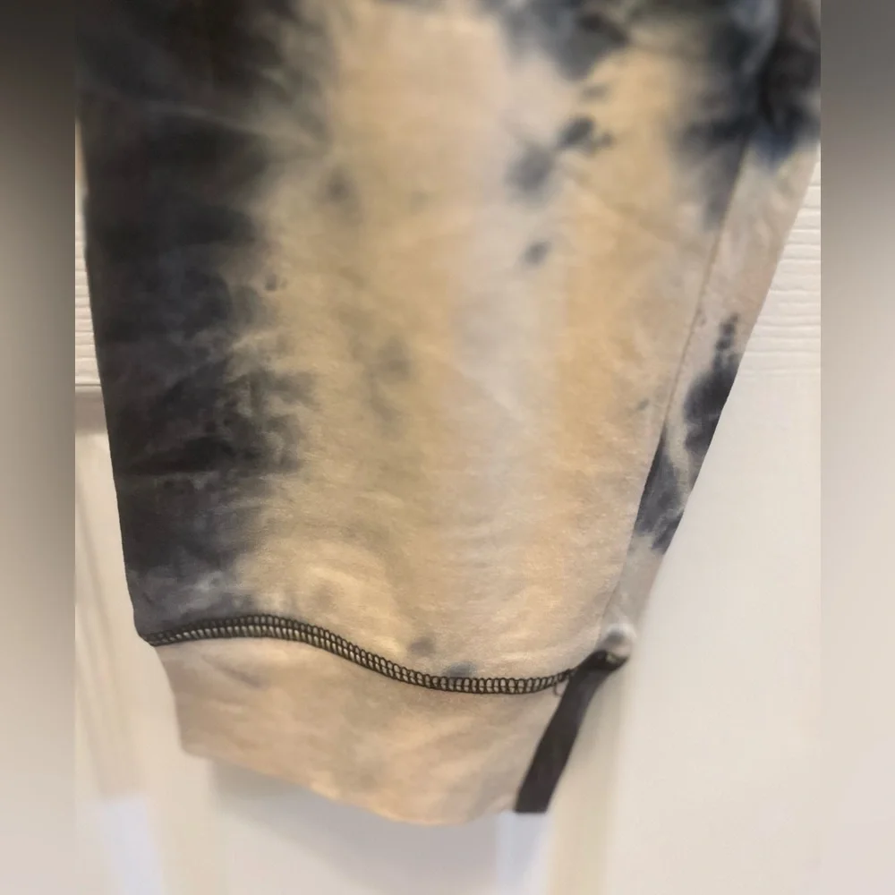 NWT Francesca's collection Pamela Tie Dye High Rise Sweat Pants Blue